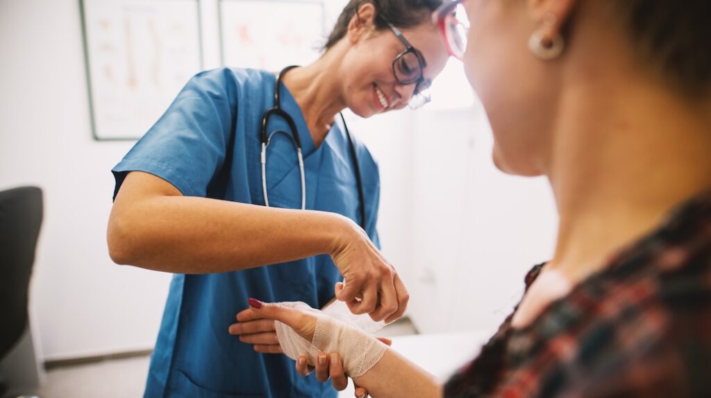 When to Consult a Specialist Doctor for Wounds and Why It Matters